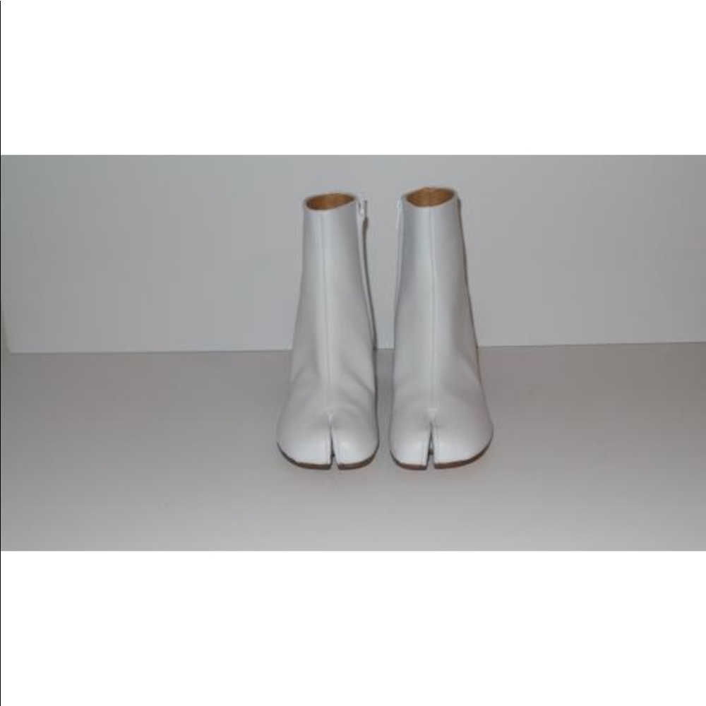 MAISON MARGIELA SPLIT TOE TABI WHITE ANKLE BOOTS - Picture 2 of 9